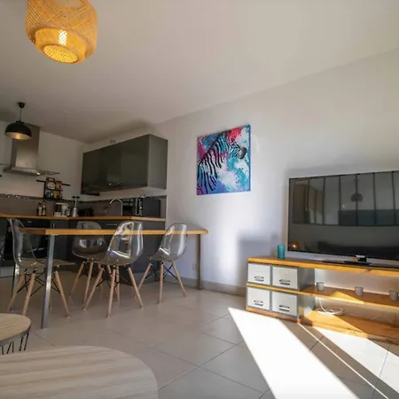 Апартаменты Charmant Apt Cosy For 4 In Frejus Фрежюс